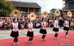 广西三江侗乡腊味飘香引客来